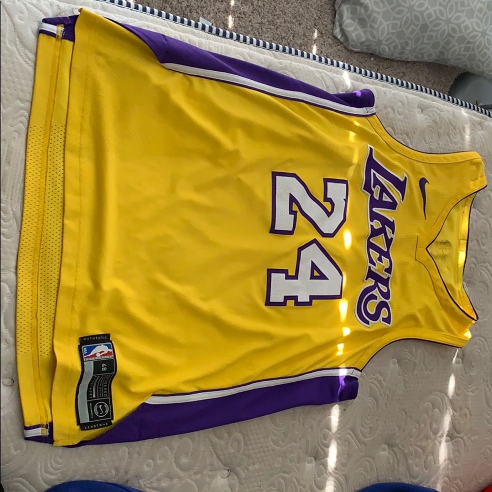 Kobe Bryant jersey 24 Lakers
